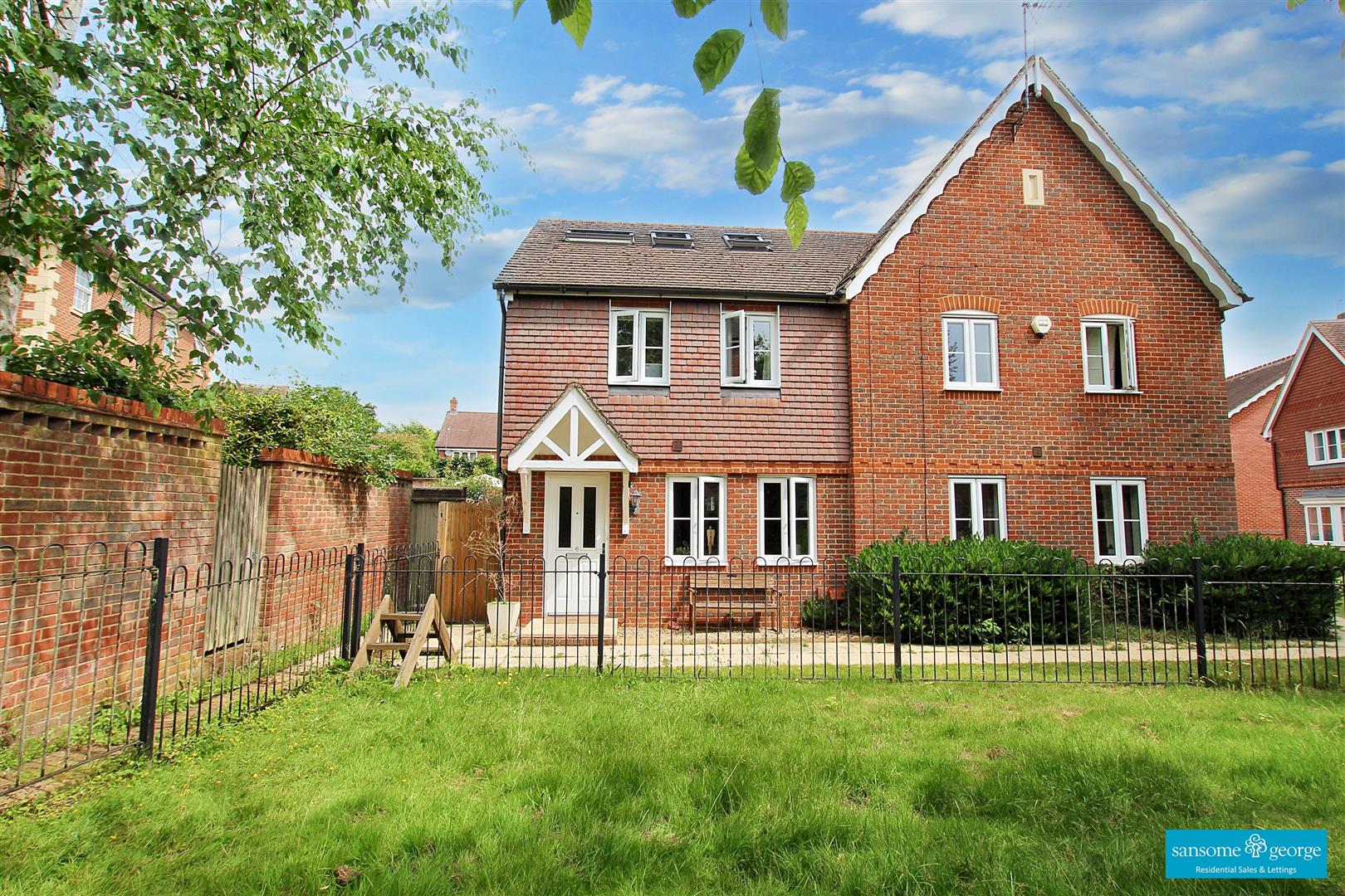 4 bed property in Clarendon Rise, Reading